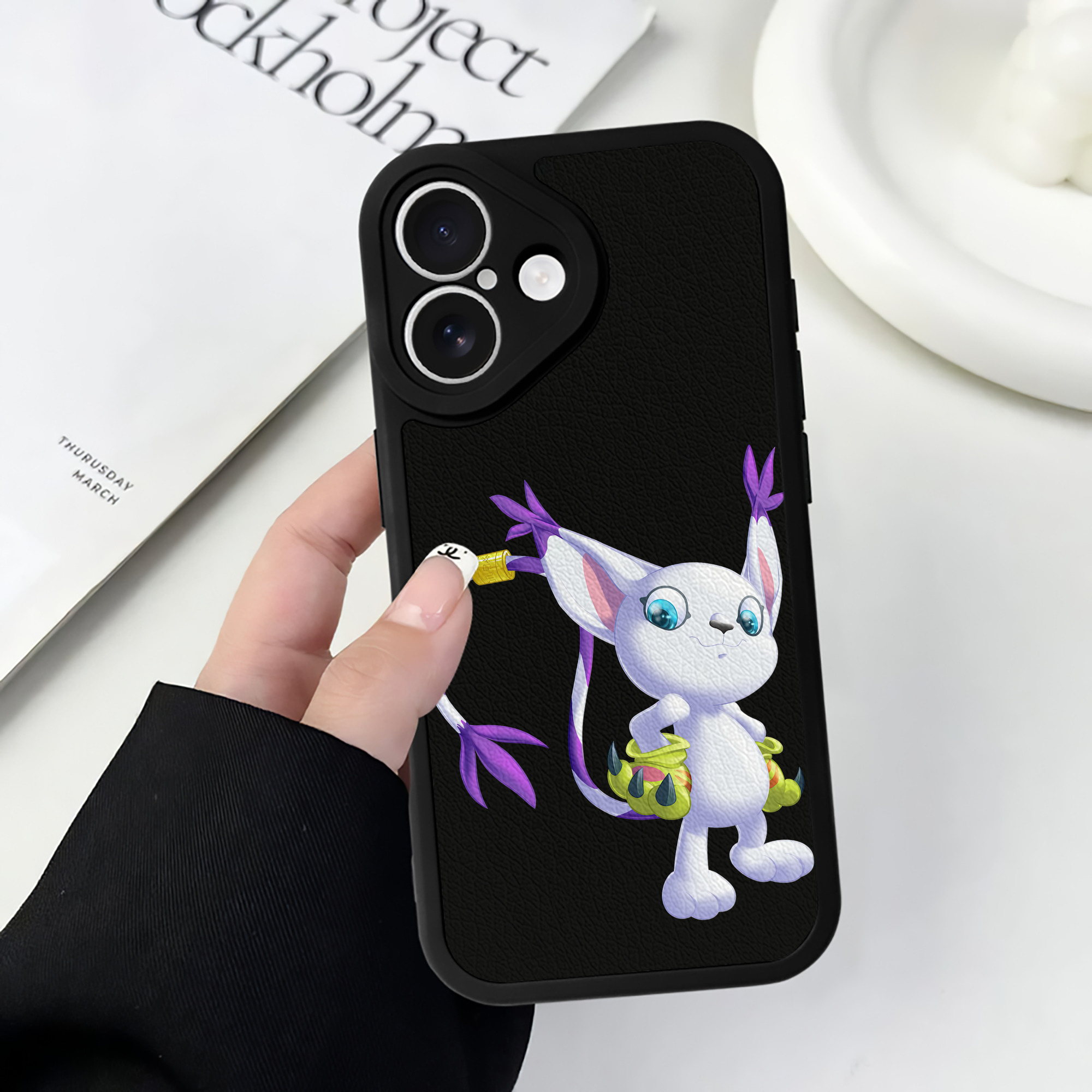 （画像用） Digimon デジタルモンスター/デジモン 【iPhone 16シリーズ対応】シリコンスマホケース（レザー調） 材質：シリコン